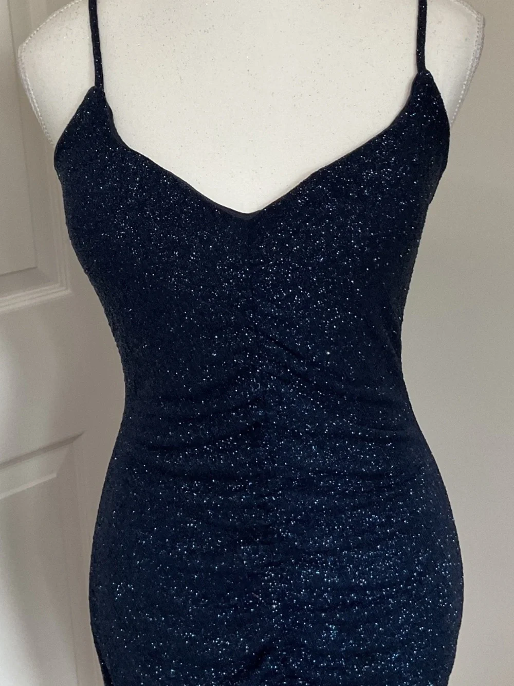 🤩Lovely Day Starlett Ruched Shimmer Midi Dress - size L - Picture 2 of 6